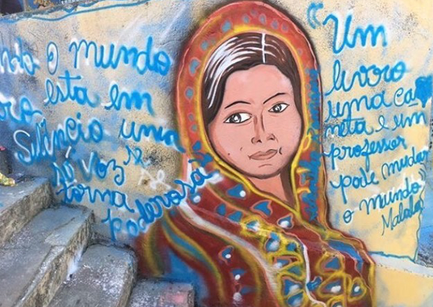Agradeço ao coletivo (O BOMB NÃO PARA) pelo convite, foi uma tarde muito agradável de muito aprendizado com os artistas do Grafite, uma tarde também de interação com a comunidade! Eu deixei através da imagem da @malala Malala , voz das mulheres, que buscam, respeito, direito à educação, independência, igualdade e liberdade!